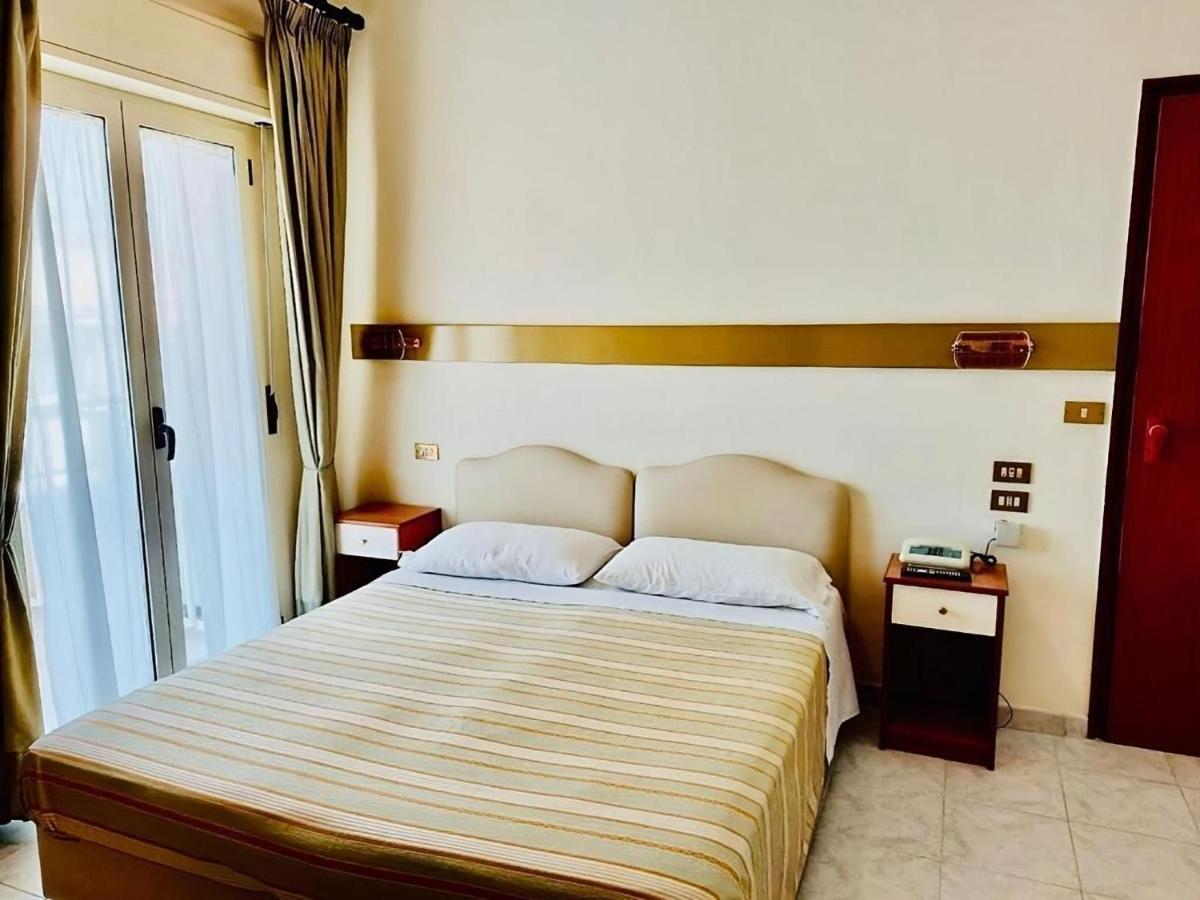 Albergo Delle Rose Bagnara Calabra Exteriör bild